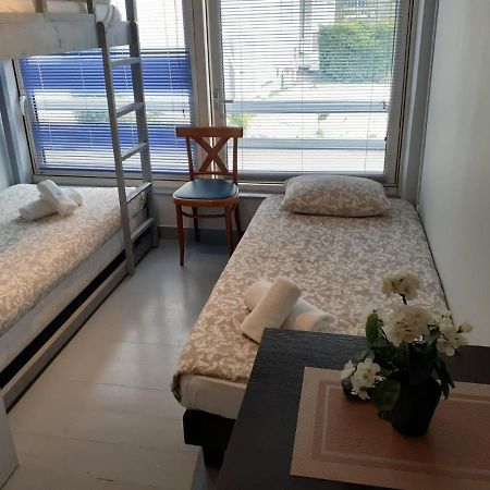 Persan Paris Par Trains, Area, Studios Avec Salle De Bain Et Kitchenette Privees, Ou, Chambres Avec Salles Bain Et Cuisines Communes المظهر الخارجي الصورة