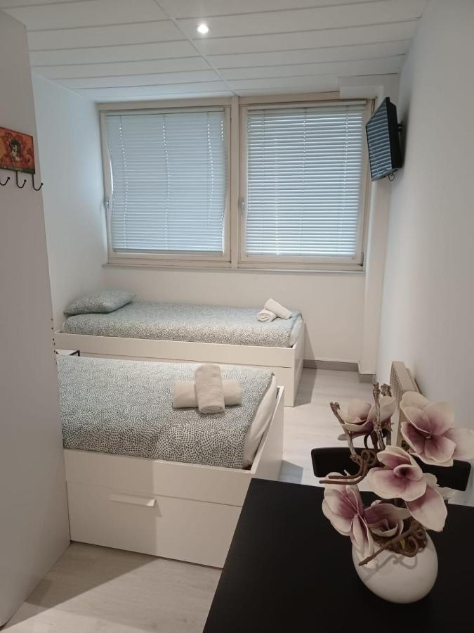 Persan Paris Par Trains, Area, Studios Avec Salle De Bain Et Kitchenette Privees, Ou, Chambres Avec Salles Bain Et Cuisines Communes المظهر الخارجي الصورة